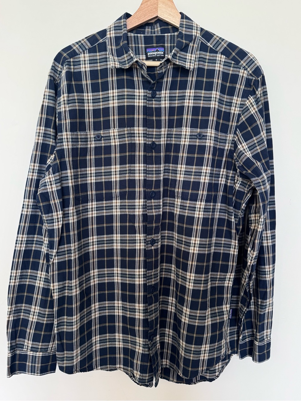 Patagonia Men’s Navy and Cream Plaid Long-Sleeve Button-Down Shirt Size Medium